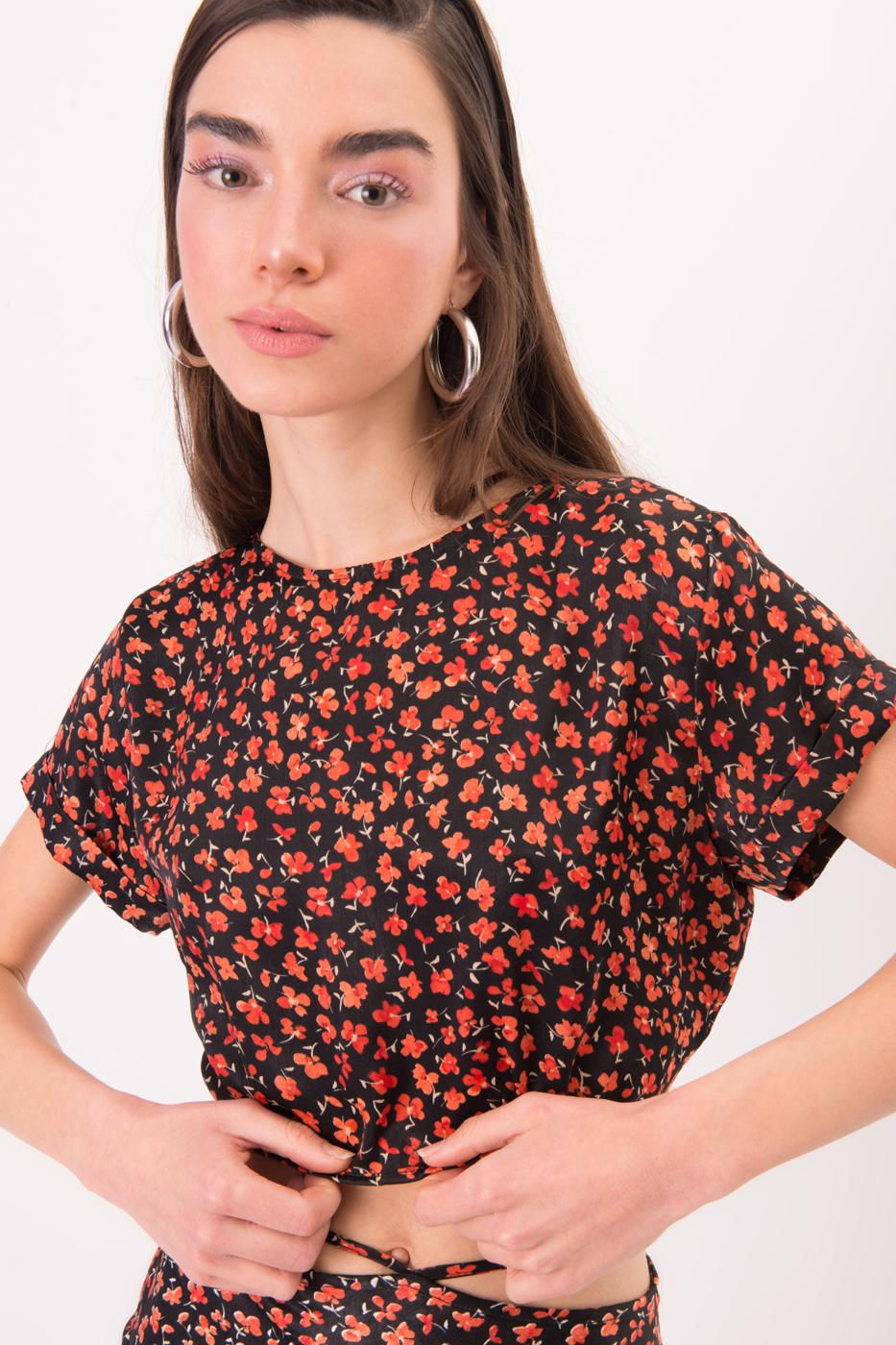 Bayan Siyah Kısa Kollu Desenli Crop Bluz