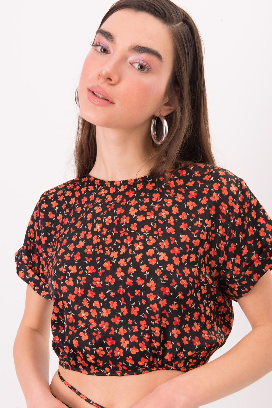 Bayan Siyah Kısa Kollu Desenli Crop Bluz