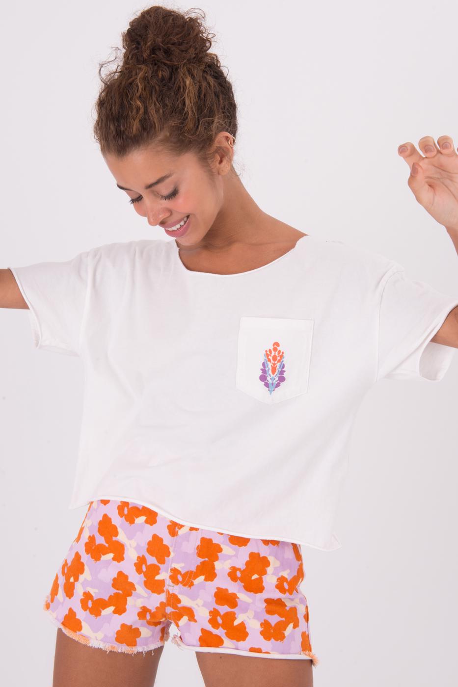 Bayan Ekru Arka Ve Ön Cep Baskı Detaylı Kayık Yaka Tshirt