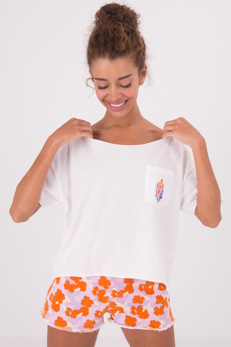 Bayan Ekru Arka Ve Ön Cep Baskı Detaylı Kayık Yaka Tshirt