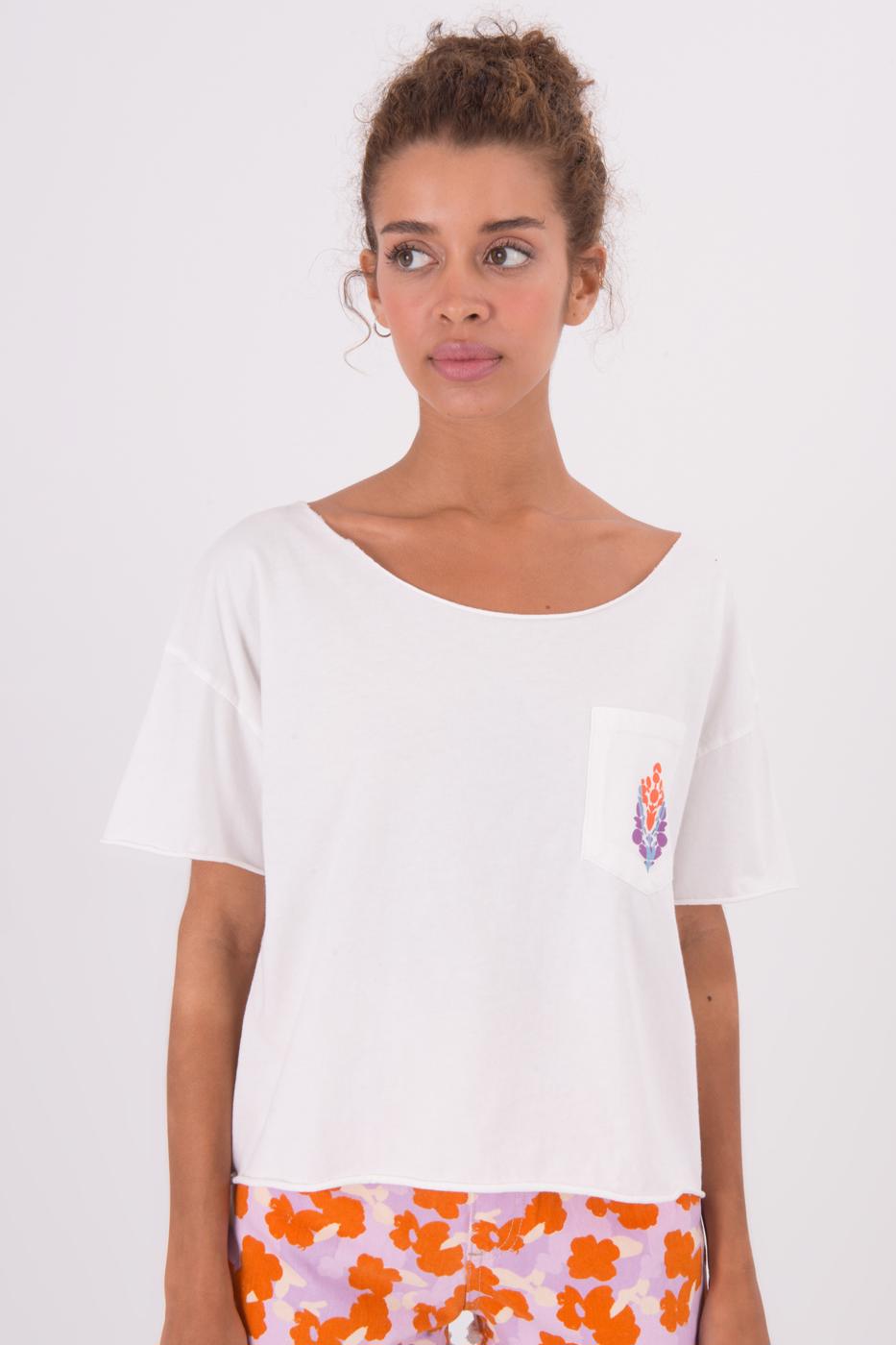 Bayan Ekru Arka Ve Ön Cep Baskı Detaylı Kayık Yaka Tshirt