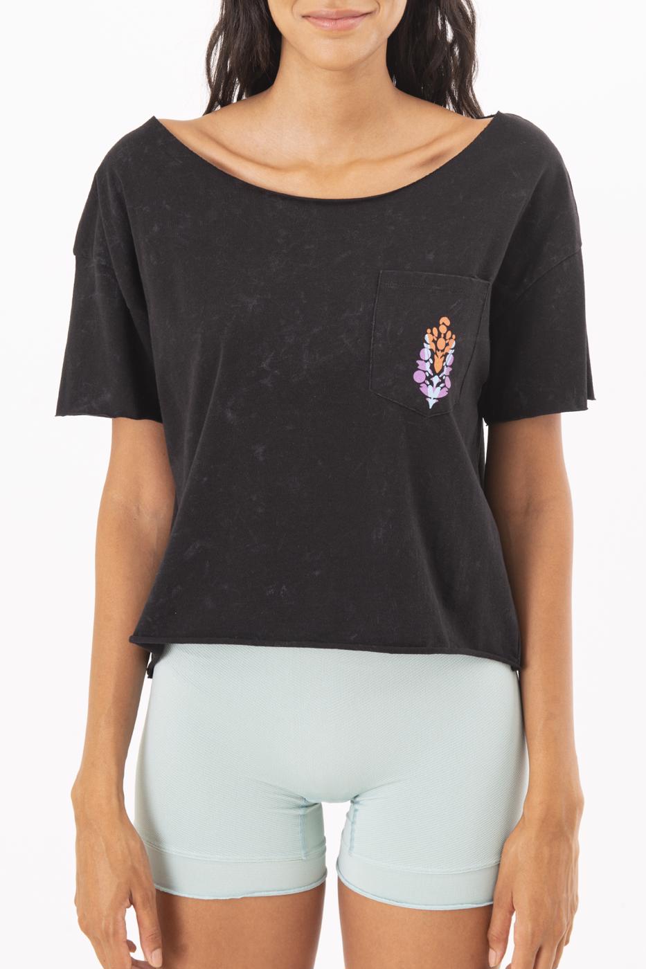 Bayan Siyah Arka Ve Ön Cep Baskı Detaylı Kayık Yaka Tshirt