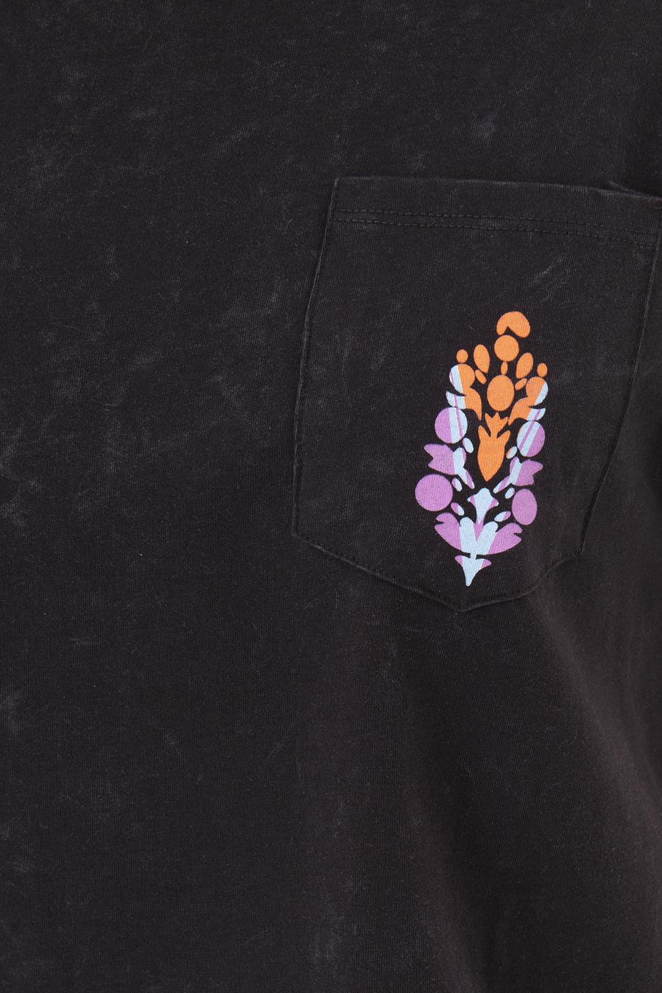 Bayan Siyah Arka Ve Ön Cep Baskı Detaylı Kayık Yaka Tshirt