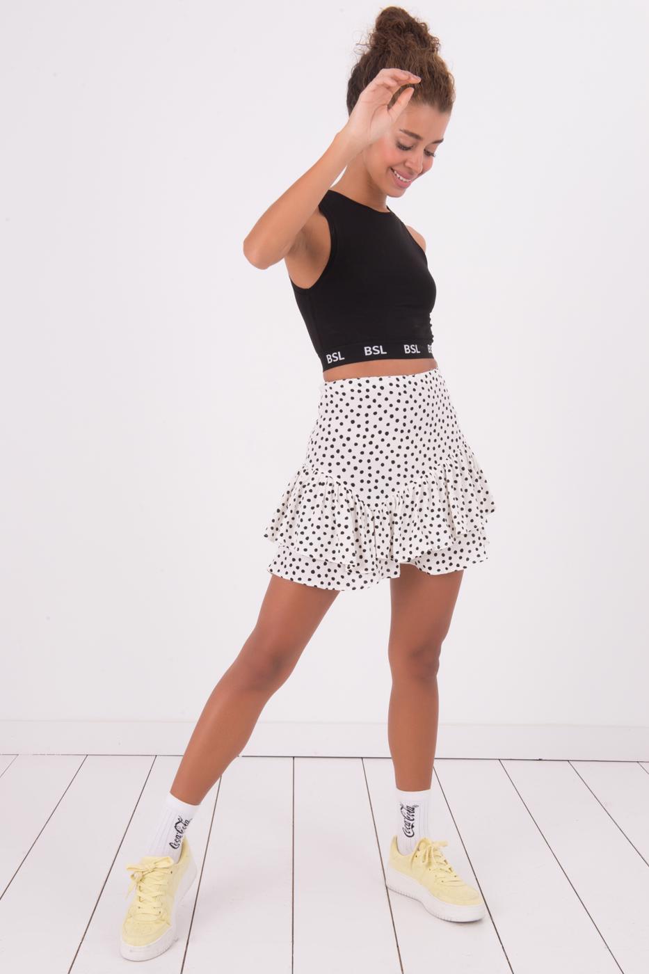 Bayan Ekru Fırfır Detaylı Etek Görünümlü Şort