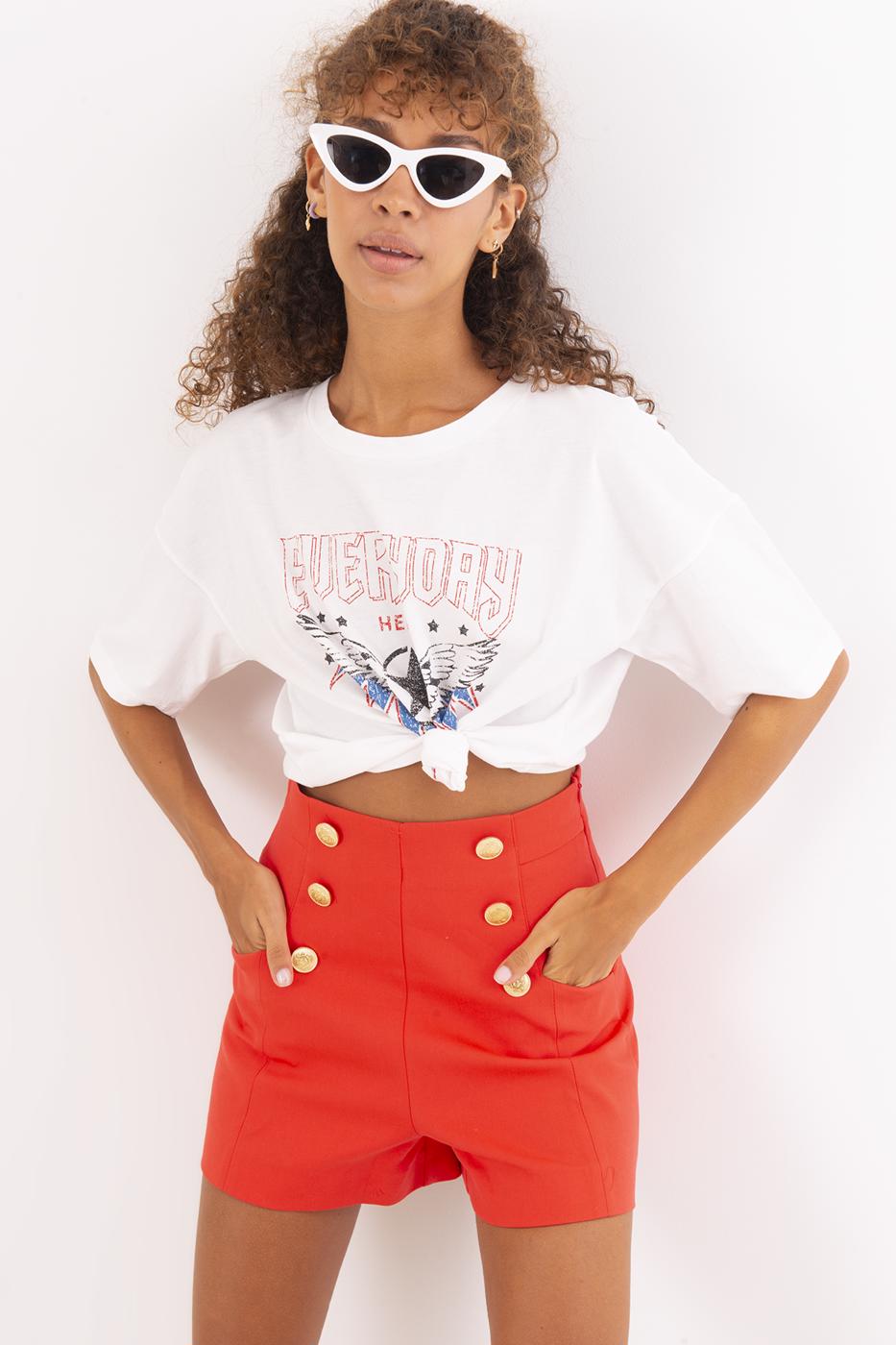 Bayan Kırmızı Düğme Detaylı Şort