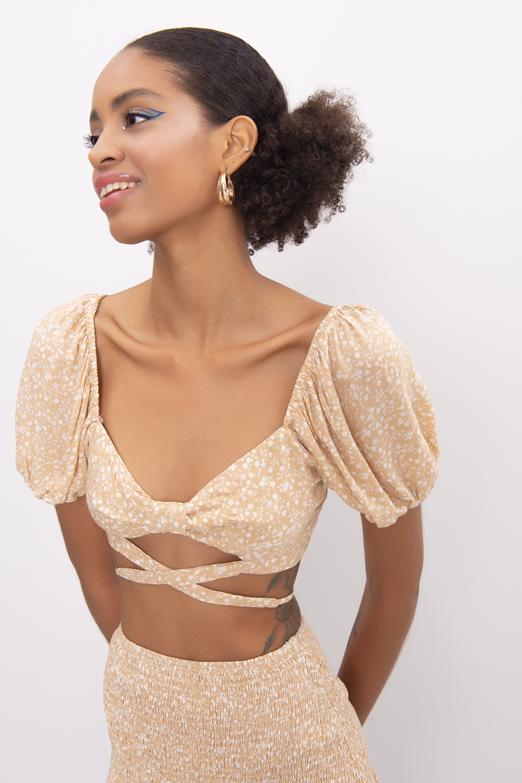 Bayan Bej Kısa Balon Kol Bel Çapraz Bağlama Detaylı Bluz - BSL