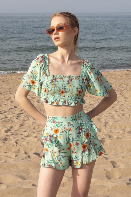 Bayan Yeşil Kare Yaka Kol Volanlı Crop Bluz - BSL