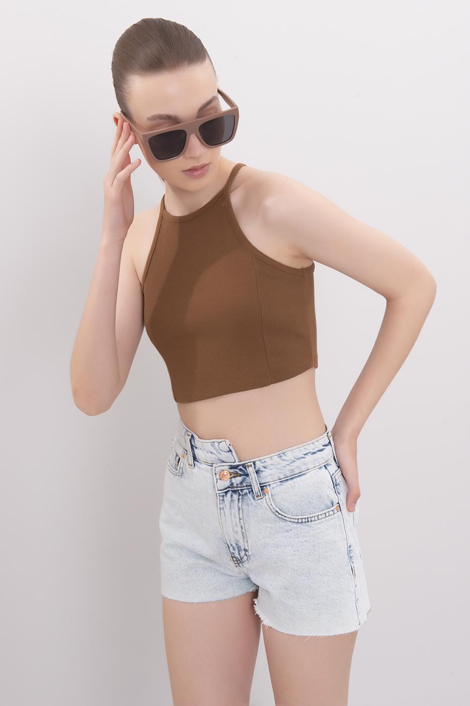 Bayan Mavi Asimetrik Kemer Detaylı Mini Denim Şort