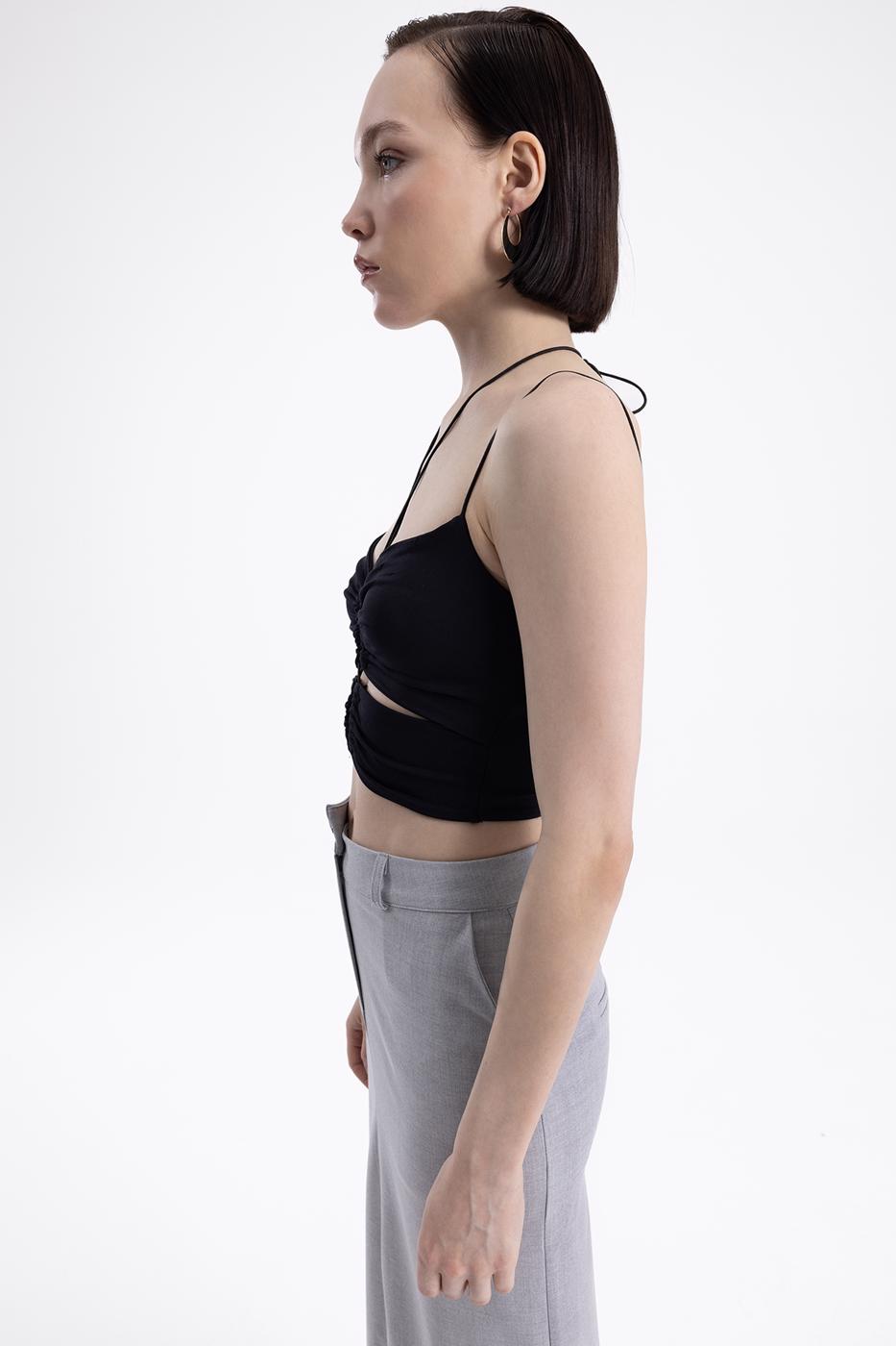 Bayan Siyah Boyunda Çapraz Bağlamalı Askılı Büstiyer