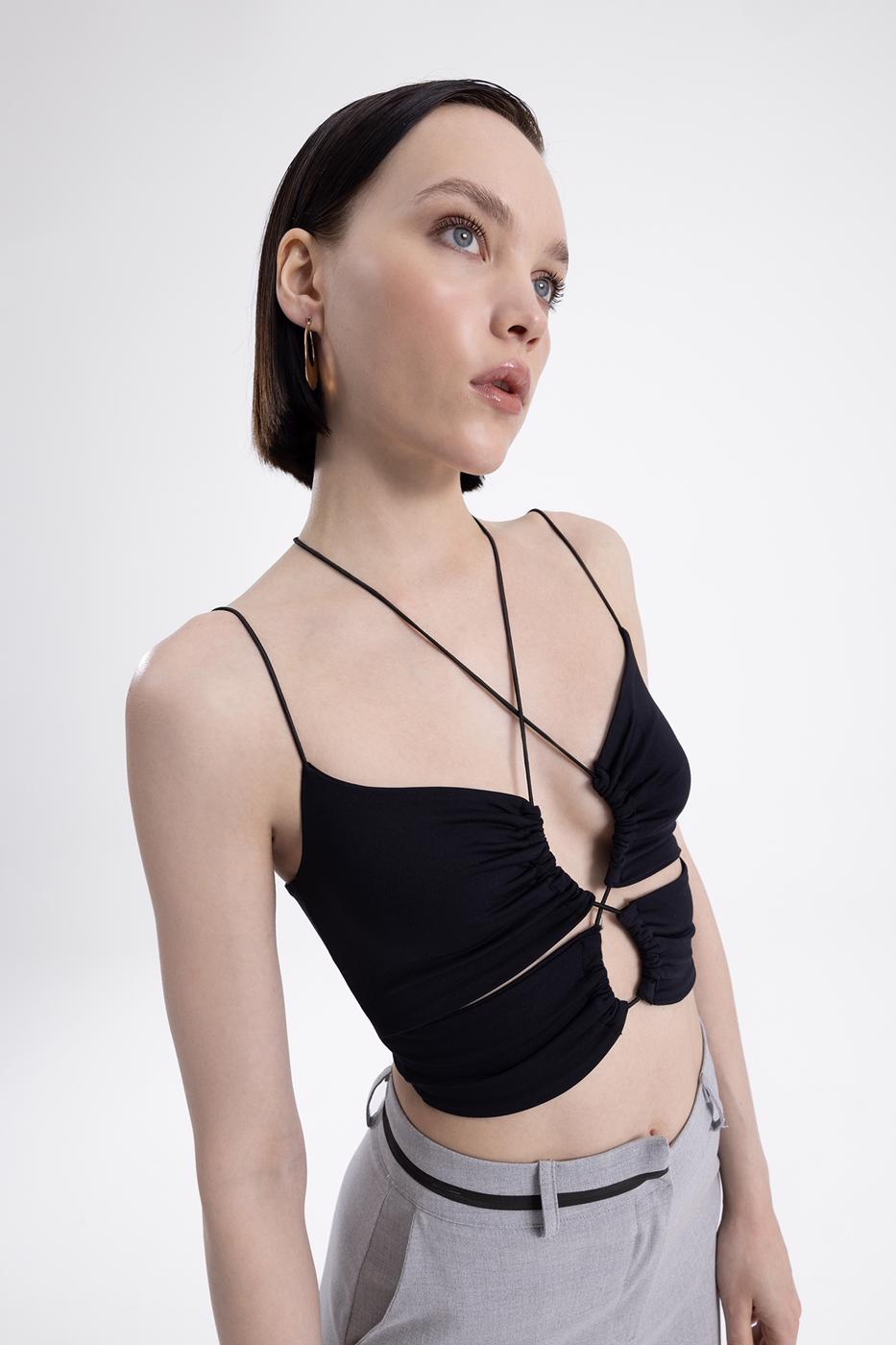 Bayan Siyah Boyunda Çapraz Bağlamalı Askılı Büstiyer