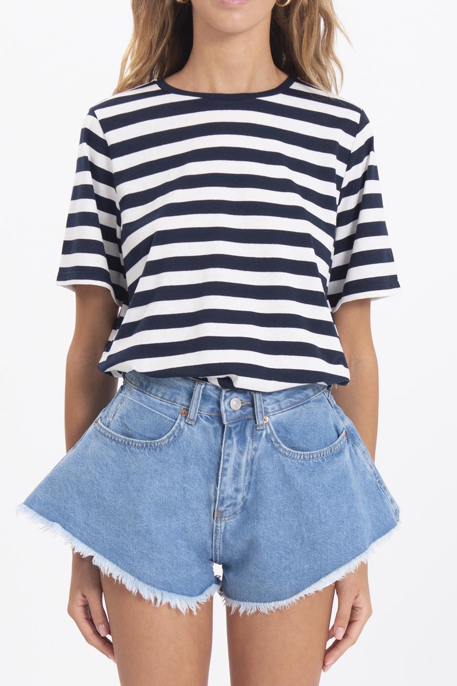 Bayan Mavi Paça Ucu Kesik Volanlı Denim Mini Şort