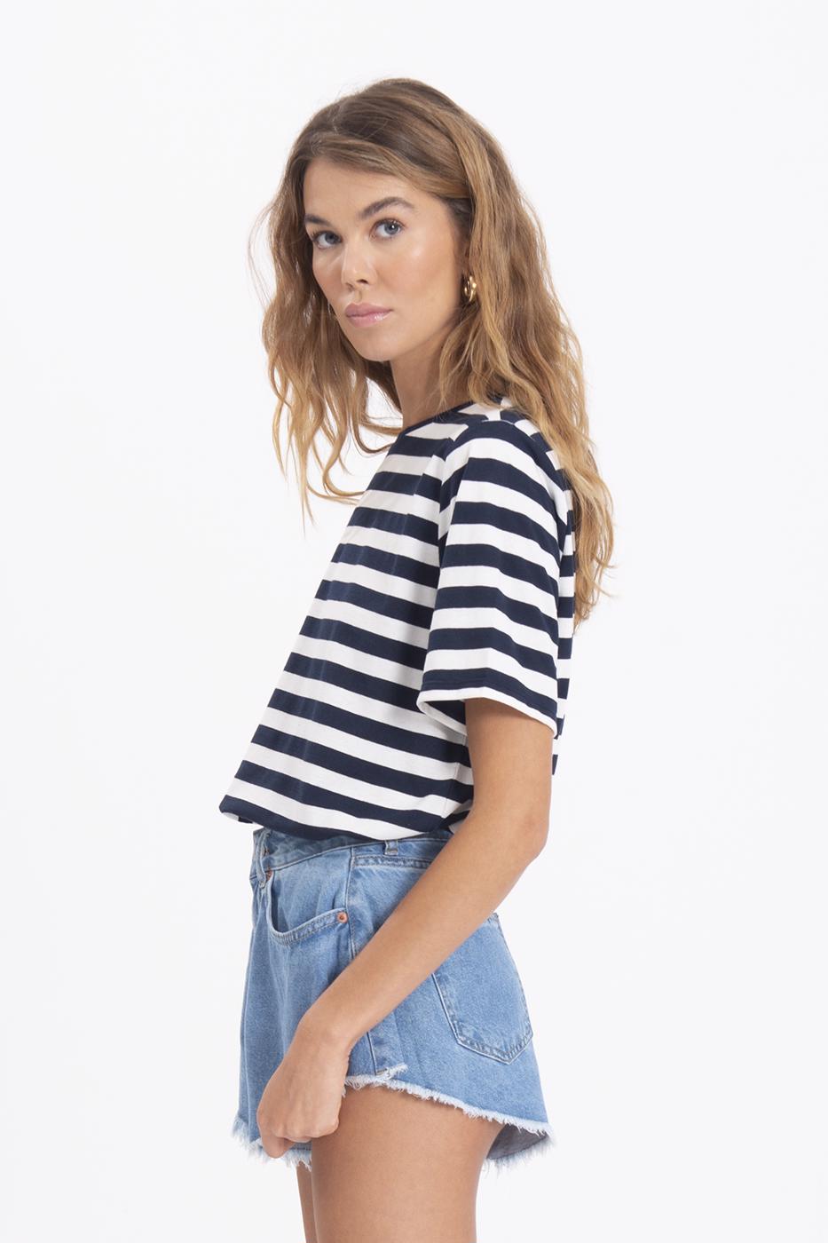 Bayan Mavi Paça Ucu Kesik Volanlı Denim Mini Şort