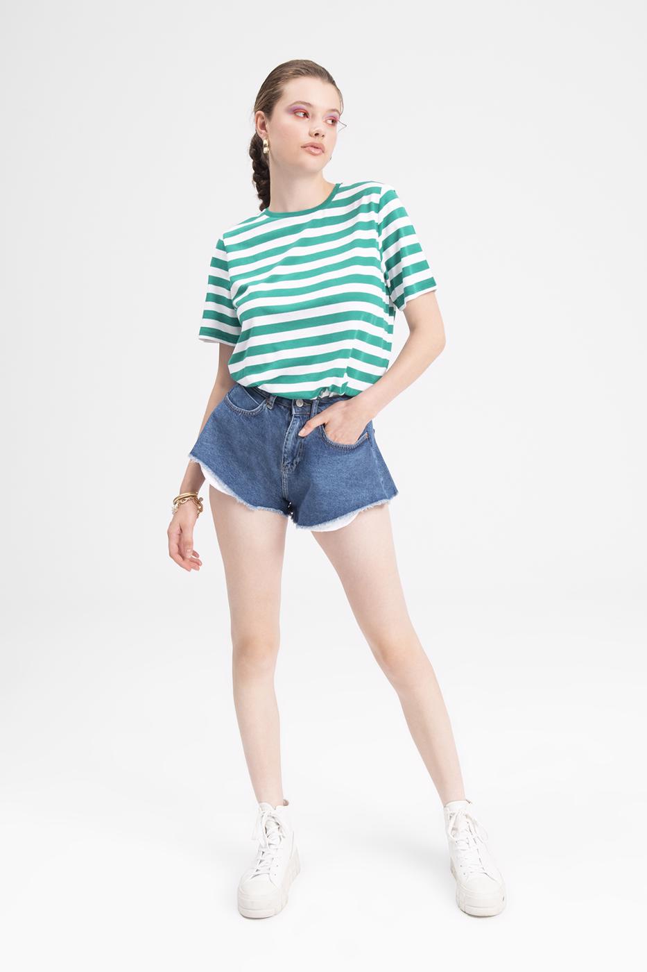 Bayan Mavi Paça Ucu Kesik Volanlı Denim Mini Şort