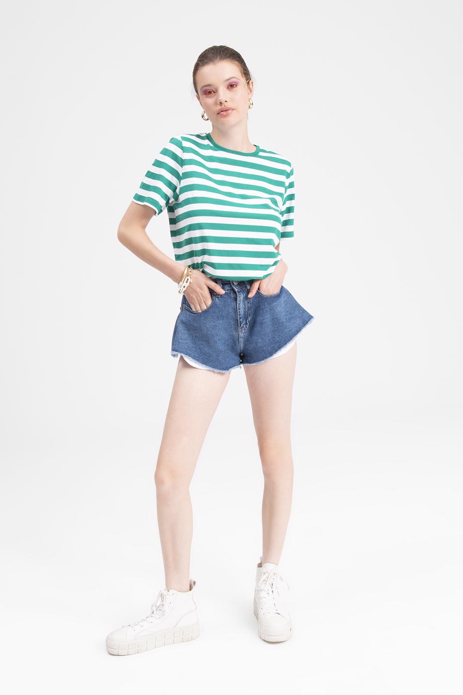 Bayan Mavi Paça Ucu Kesik Volanlı Denim Mini Şort