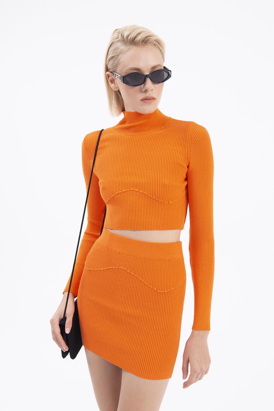 Bayan Oranj Dik Yakalı Crop Triko Bluz