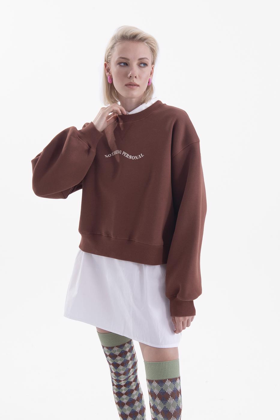 Bayan Kahverengi Baskılı Basic Crop Sweatshirt