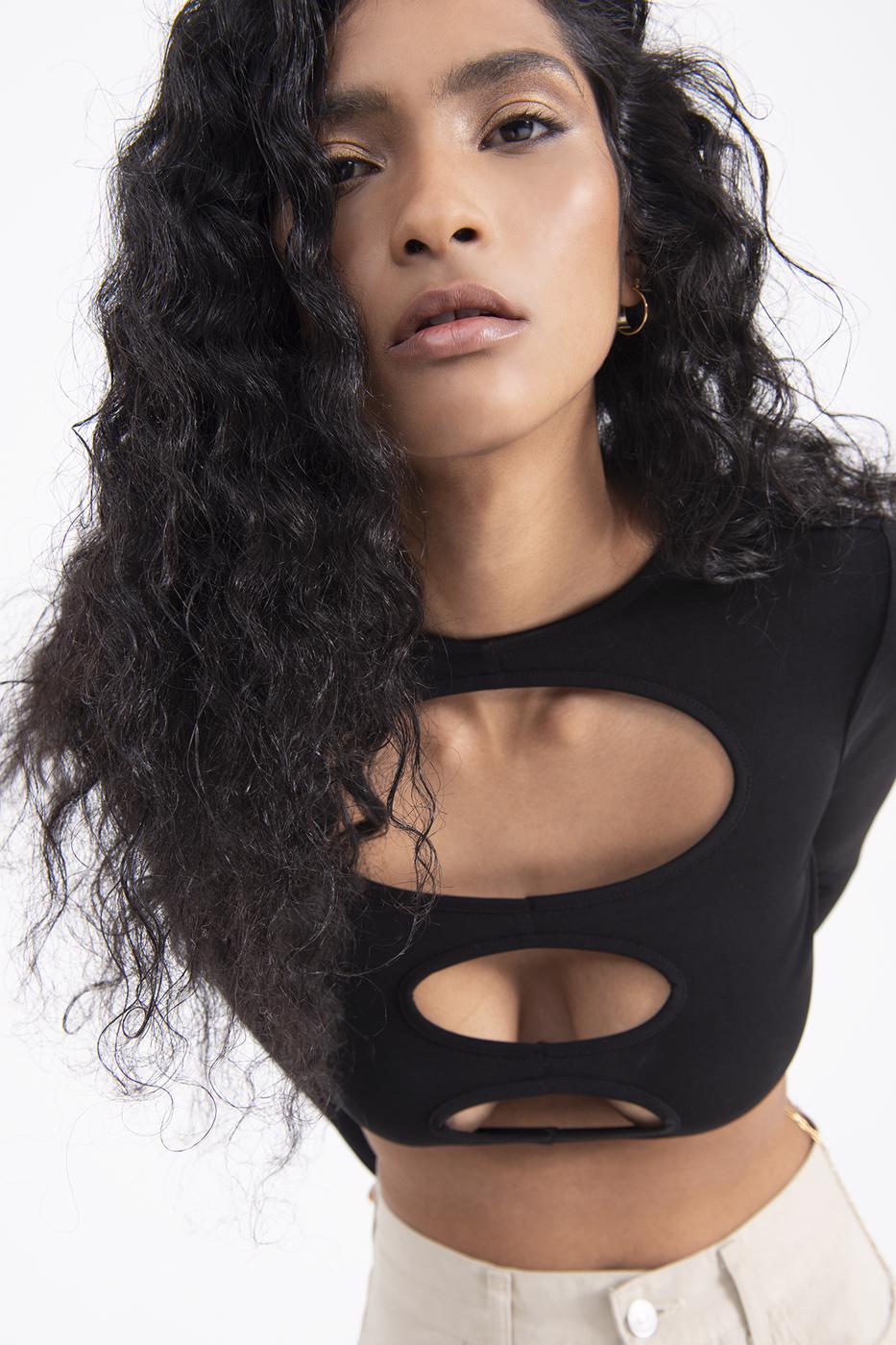 Bayan Siyah Pencere Detaylı Crop Body