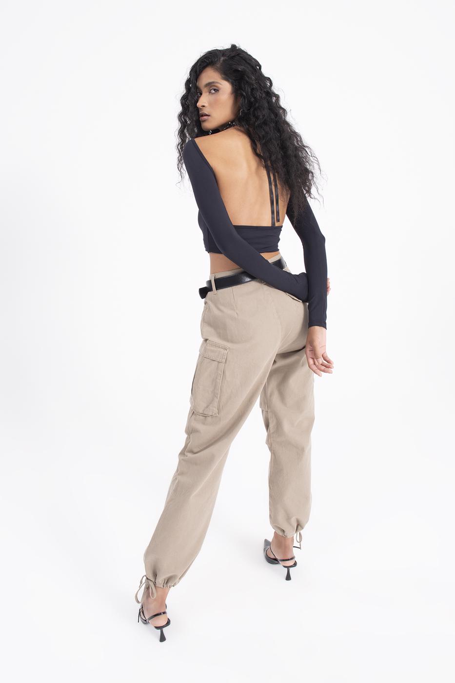 Bayan Siyah Kayık Yaka Sırt Dekolteli Top