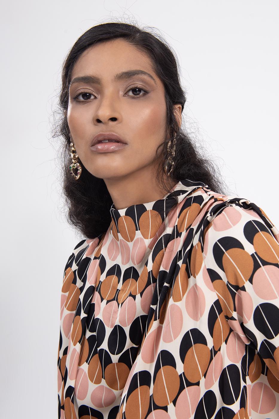 Bayan Ekru Degaje Yaka Bluz