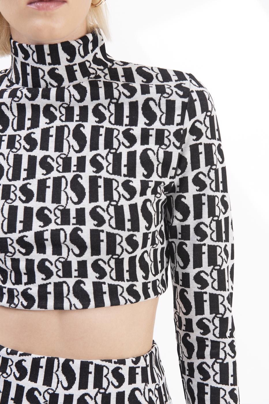 Bayan Beyaz Dik Yakalı Crop Top