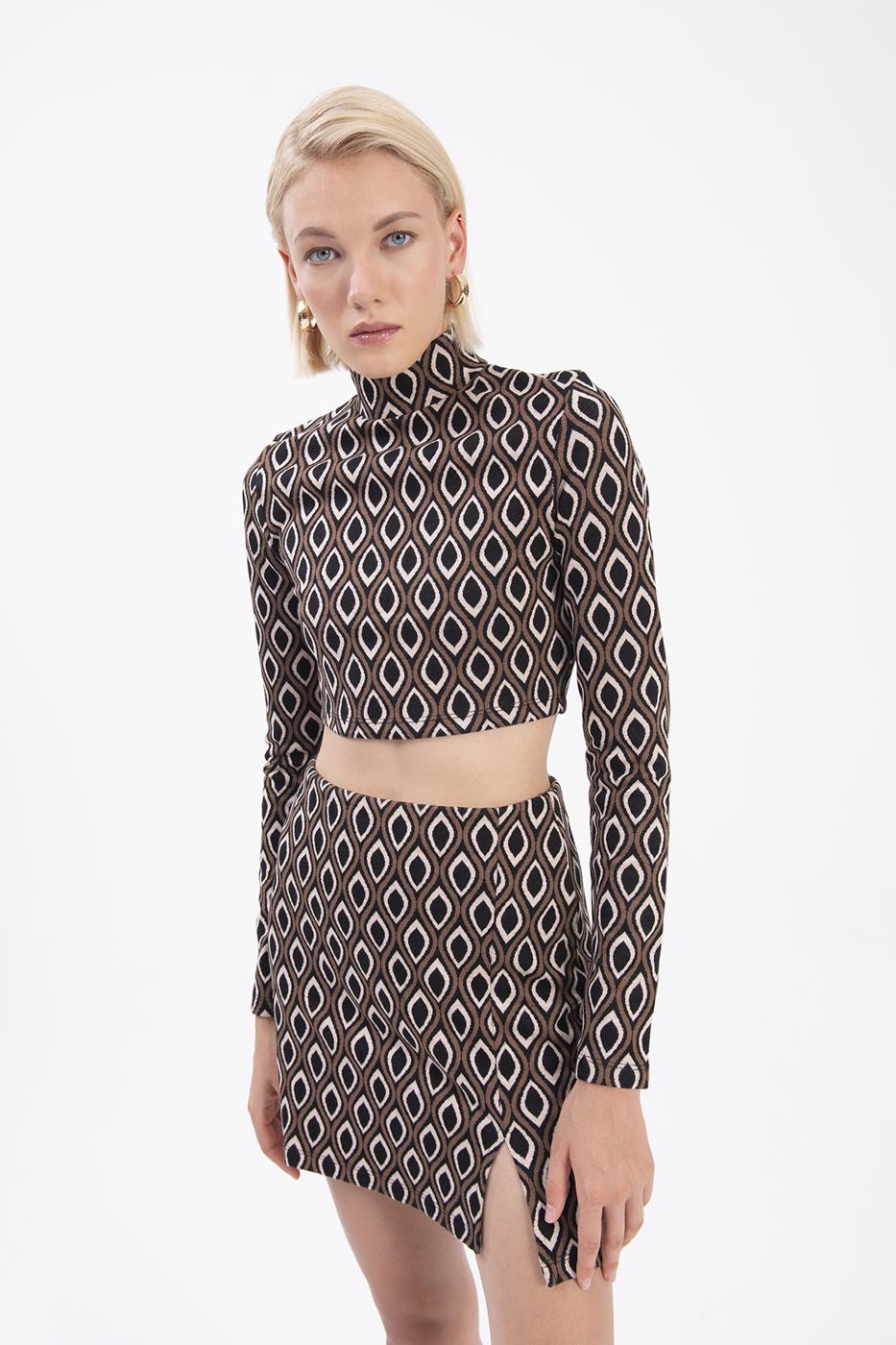 Bayan Kahverengi Dik Yakalı Crop Top