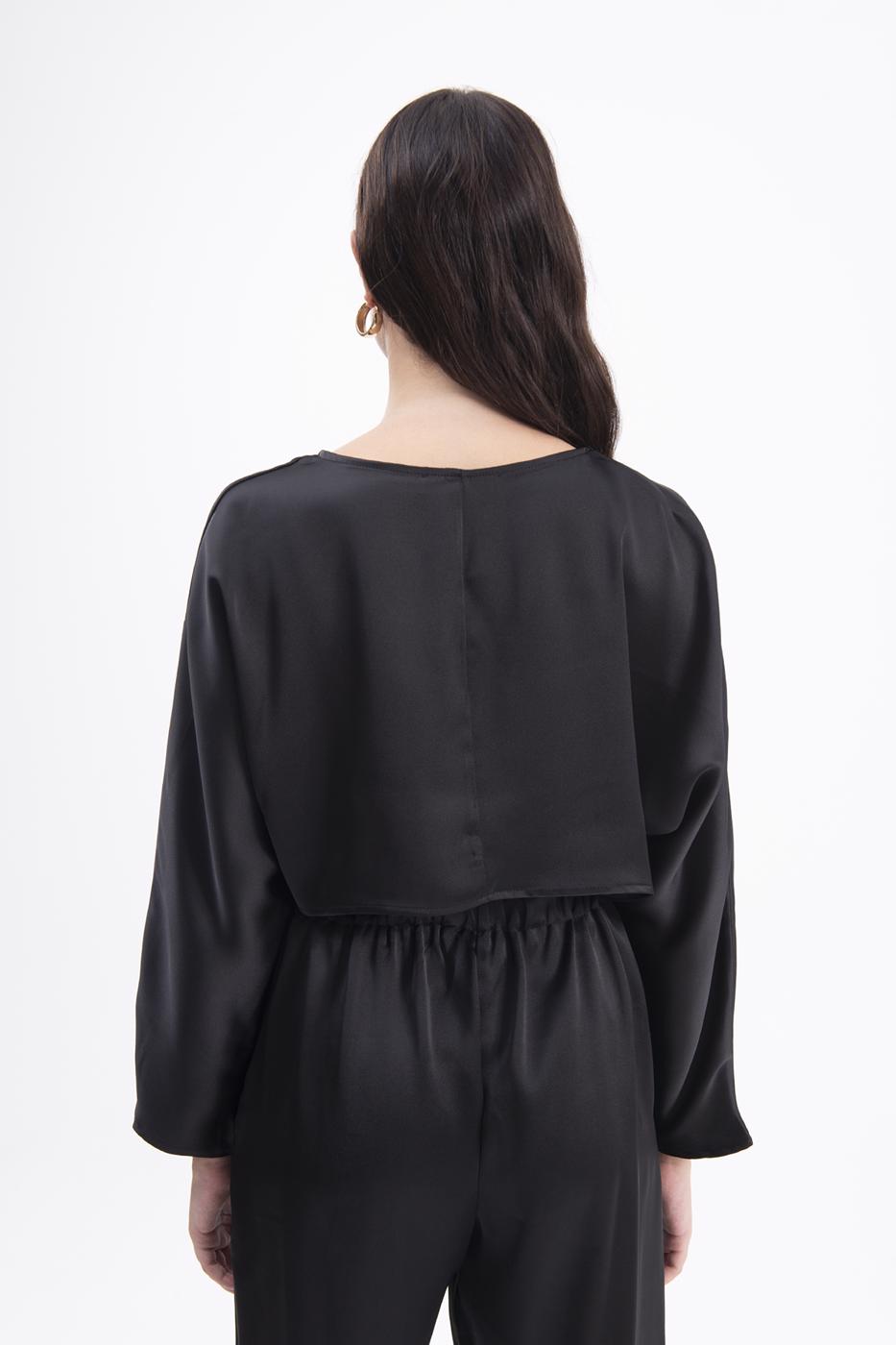 Bayan Siyah Kayık Yaka Saten Bluz