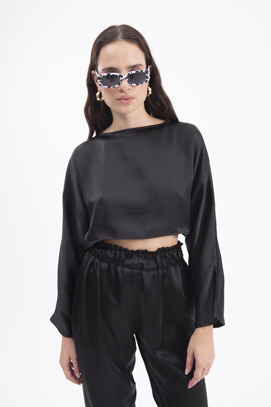Bayan Siyah Kayık Yaka Saten Bluz