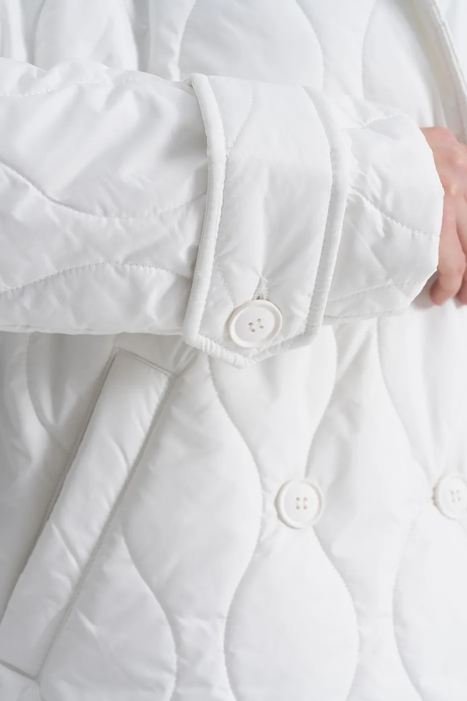 Bayan Beyaz Ceket Yaka Kapitone Şişme Kaban