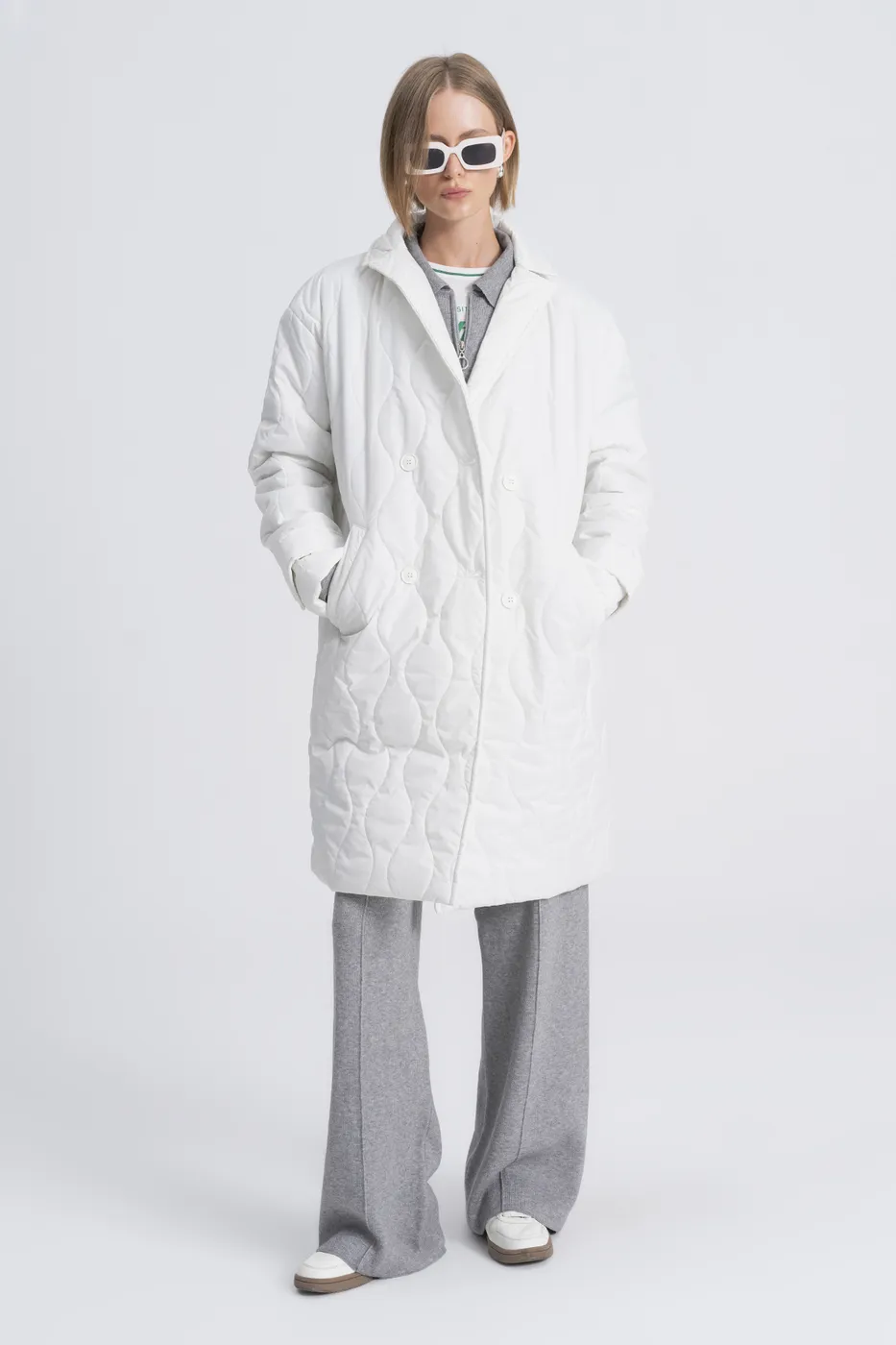 Bayan Beyaz Ceket Yaka Kapitone Şişme Kaban