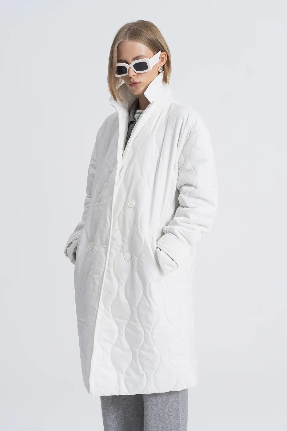 Bayan Beyaz Ceket Yaka Kapitone Şişme Kaban