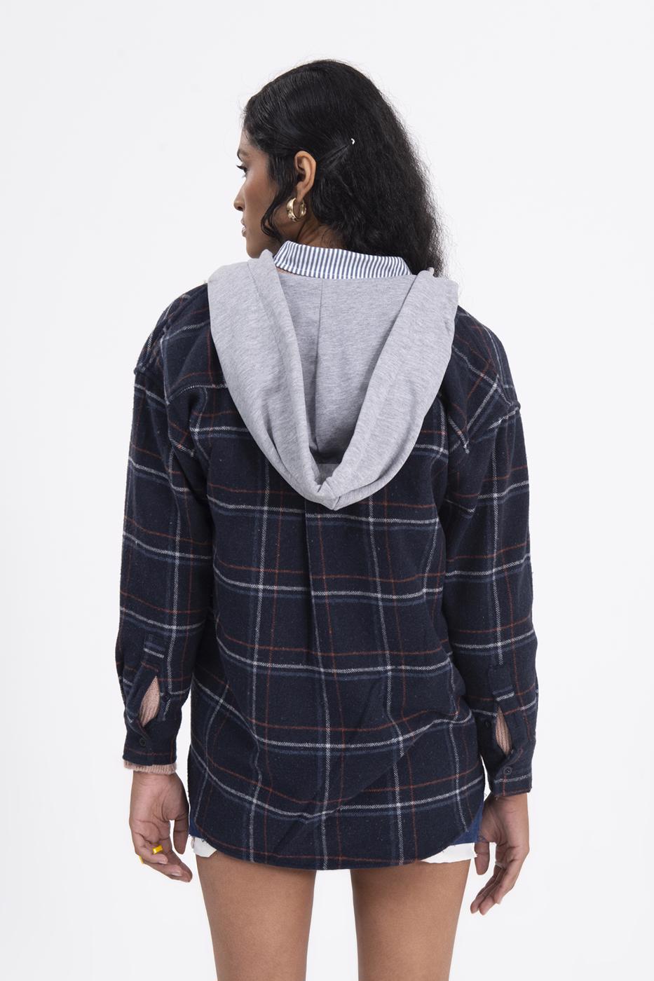 Bayan Lacivert Kapüşonlu Ekoseli Kalın Gömlek Ceket