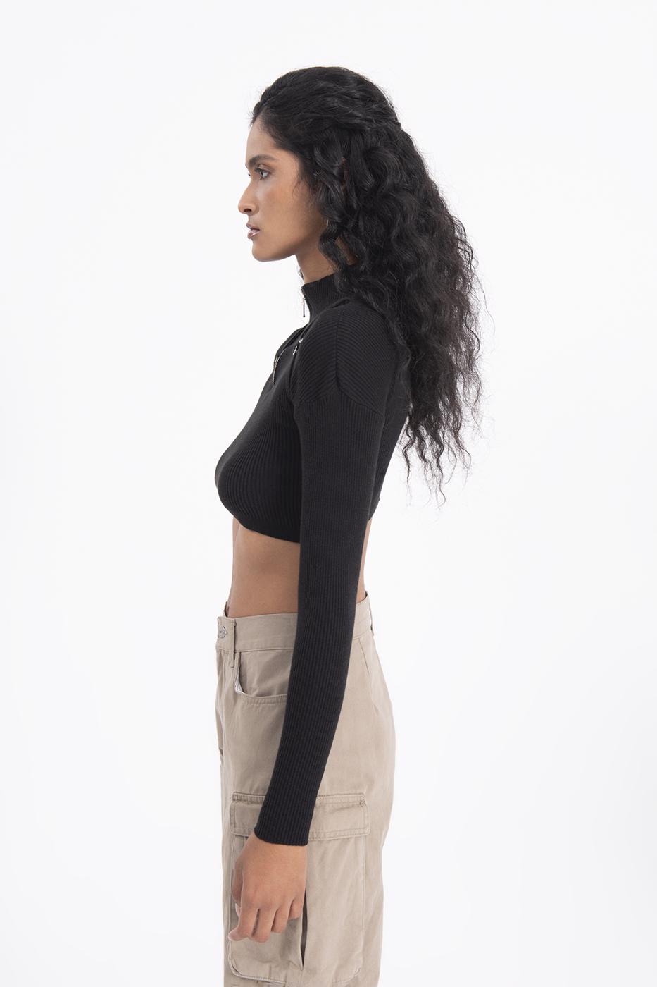 Bayan Siyah Dik Yakalı Triko Crop Top