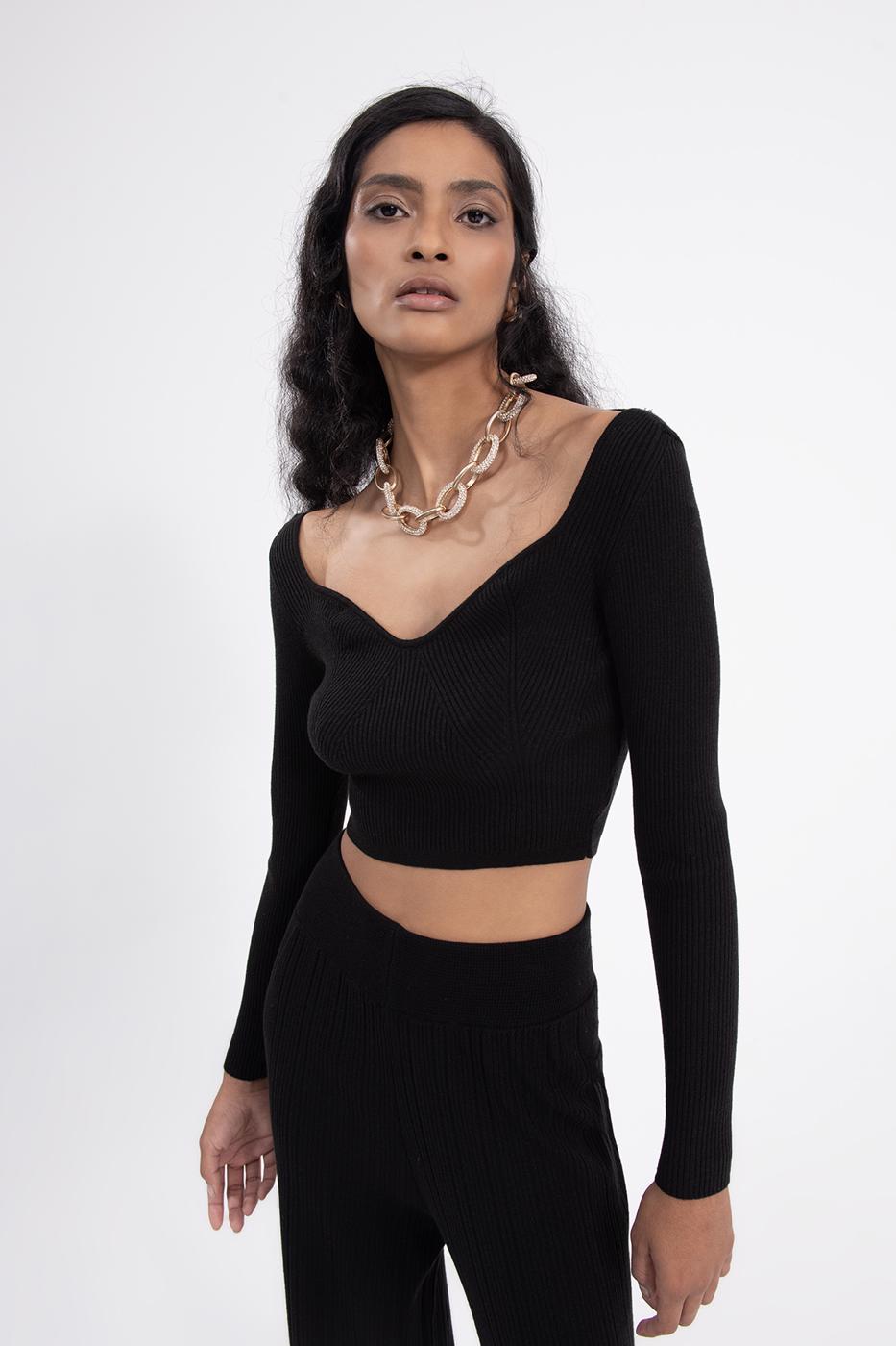 Bayan Siyah Göğüs Dekolteli Triko Crop Top