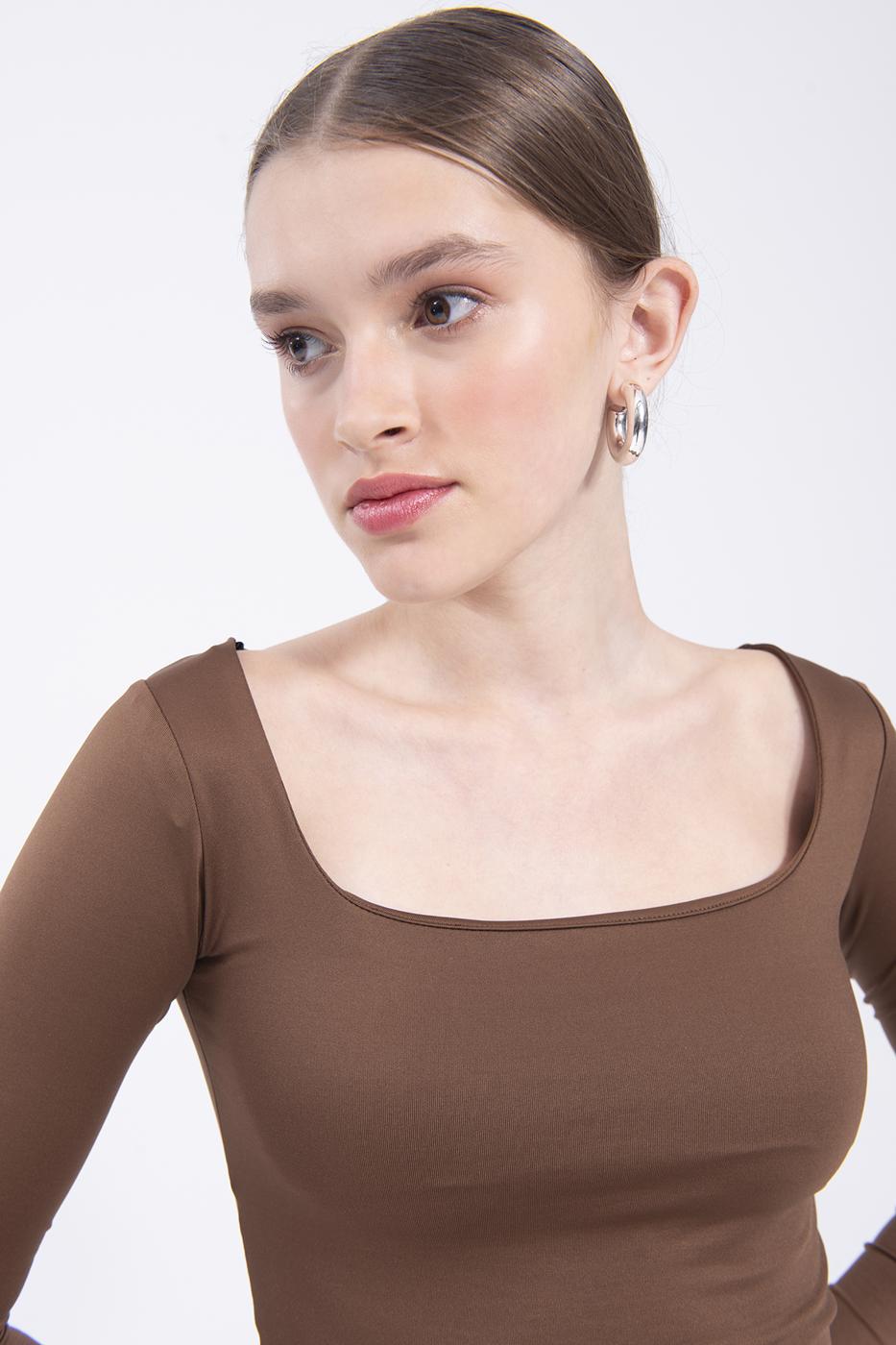 Bayan Kahverengi Kare Yakalı Top