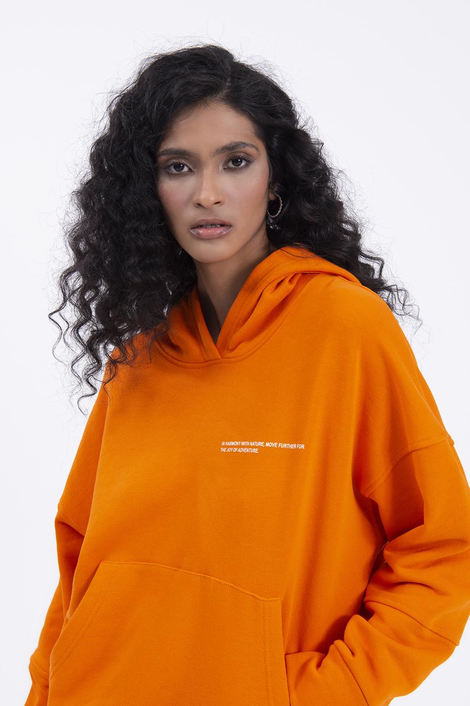 Bayan Oranj Kapüşonlu Baskı Detaylı Sweatshırt