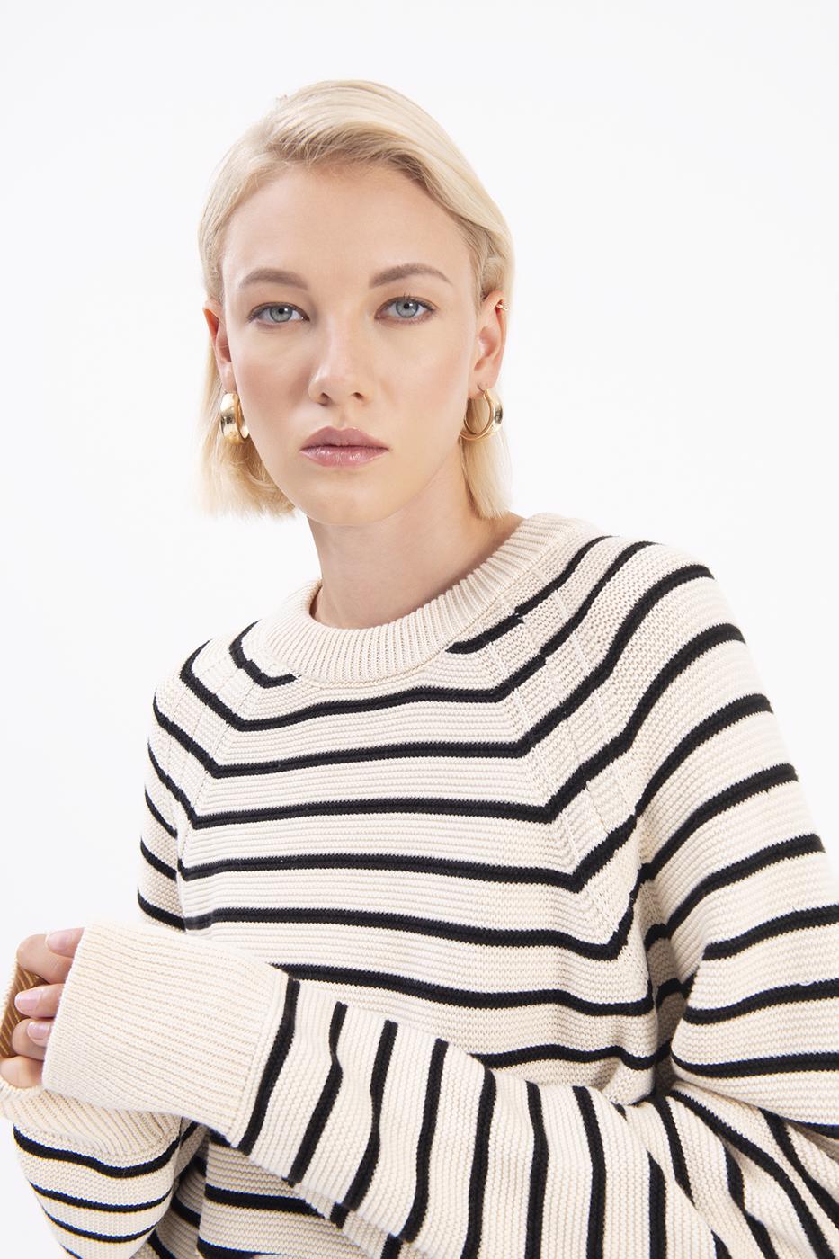 Bayan Ekru Bisiklet Yaka Çizgili Triko Kazak