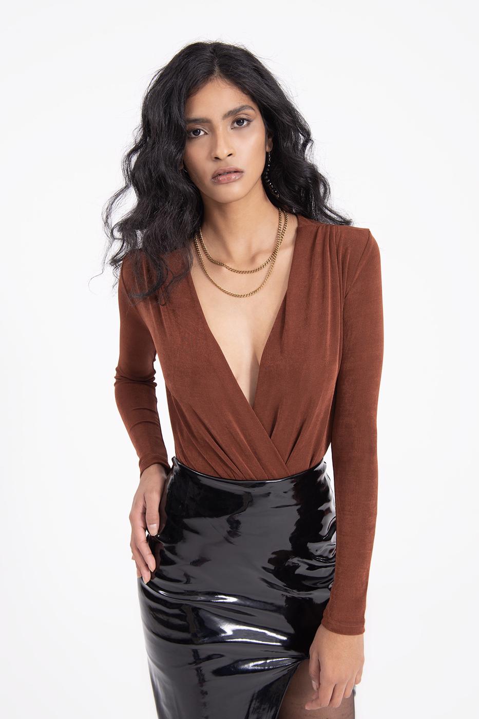 Bayan Kahverengi Kruvaze Yaka Dekolteli Bodysuit