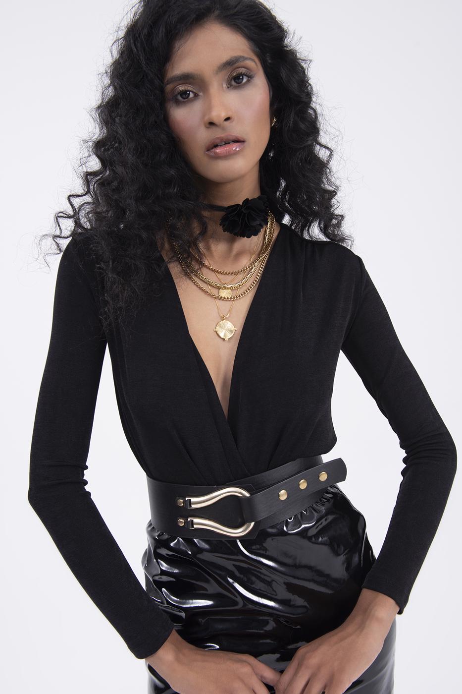 Bayan Siyah Kruvaze Yaka Dekolteli Bodysuit