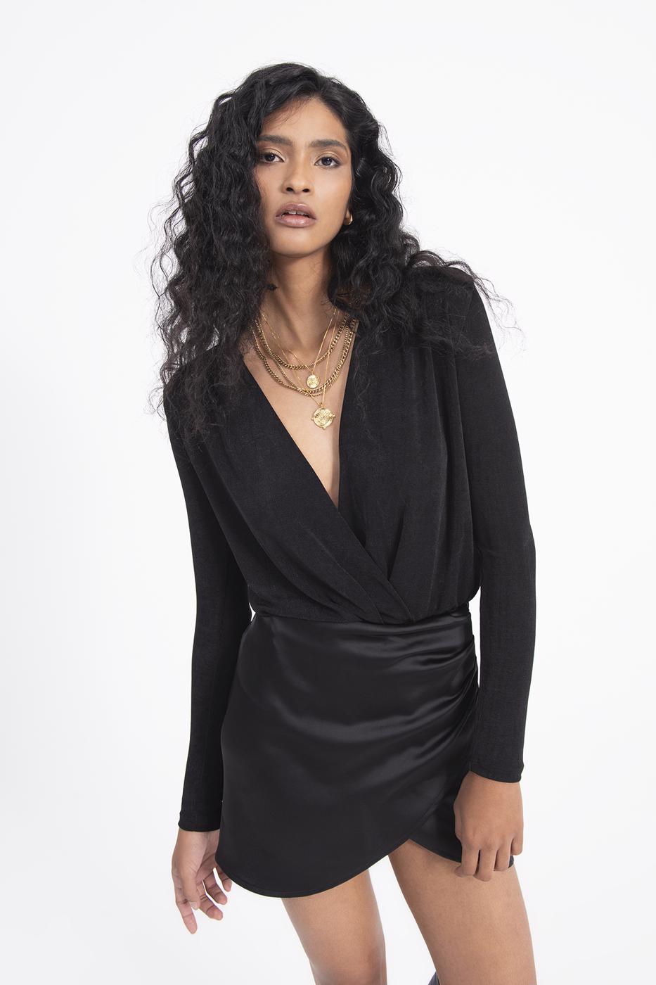 Bayan Siyah Kruvaze Yaka Dekolteli Bodysuit