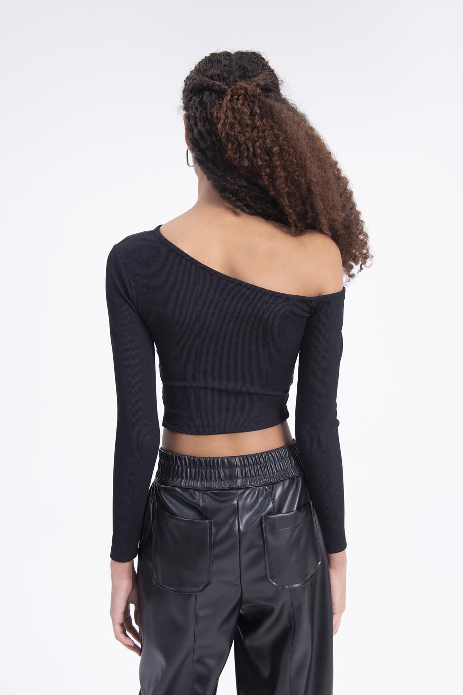 Bayan Siyah Omuz Dekolteli Pencereli Crop Top