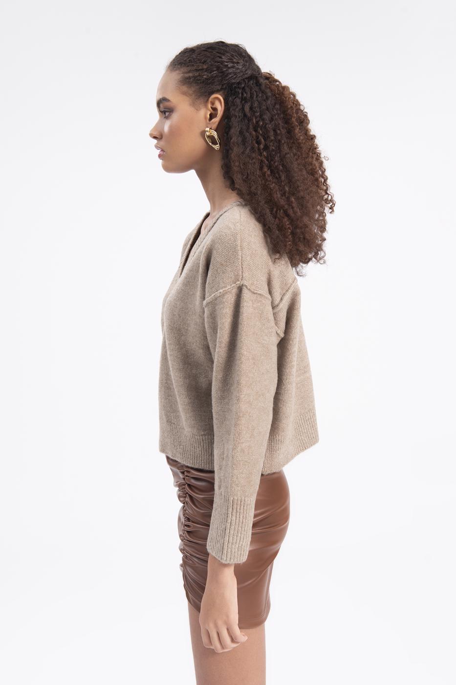 Bayan Bej V Yakalı Triko Kazak