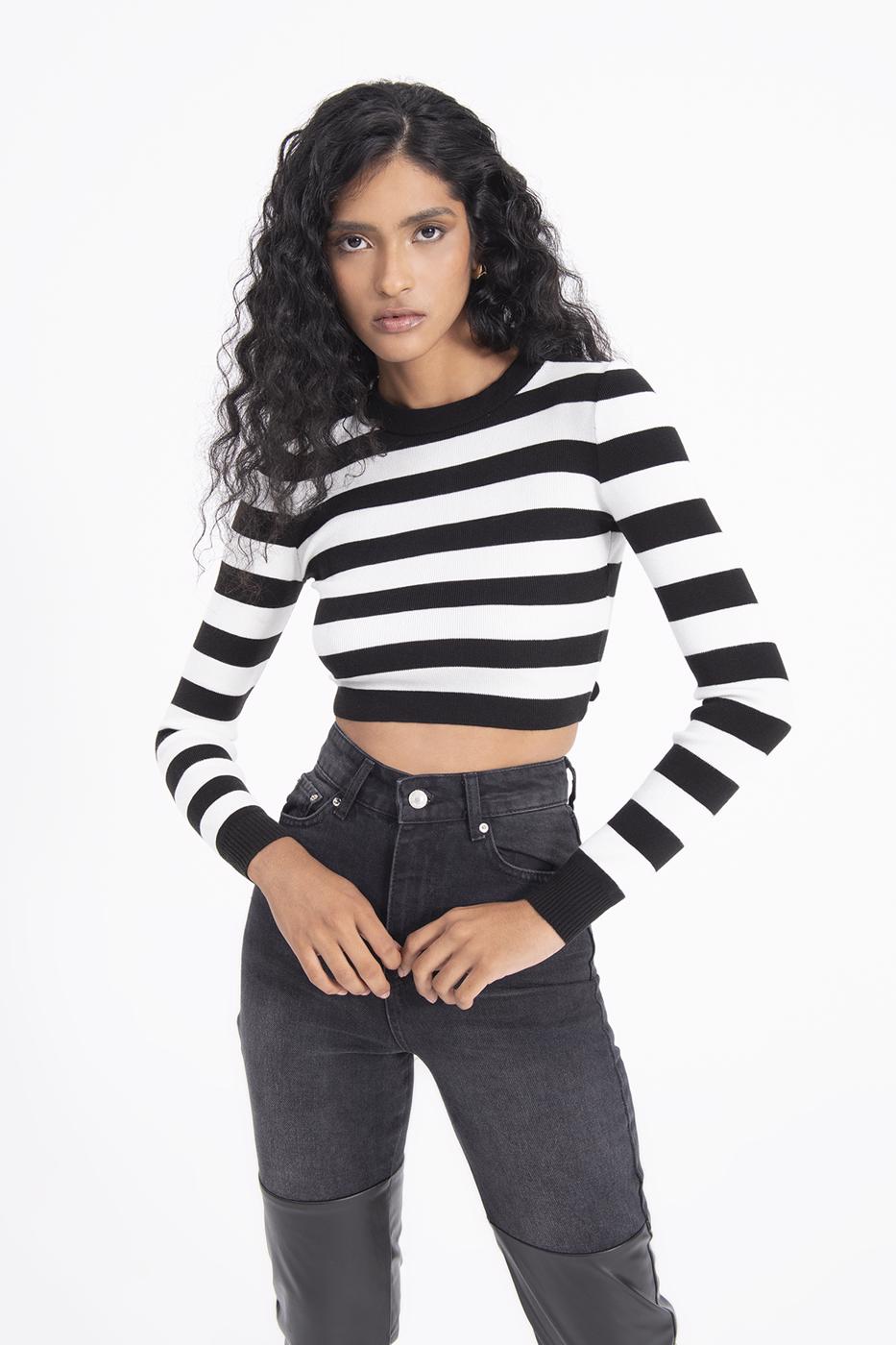 Bayan Siyah Sırt Dekolteli Triko Top