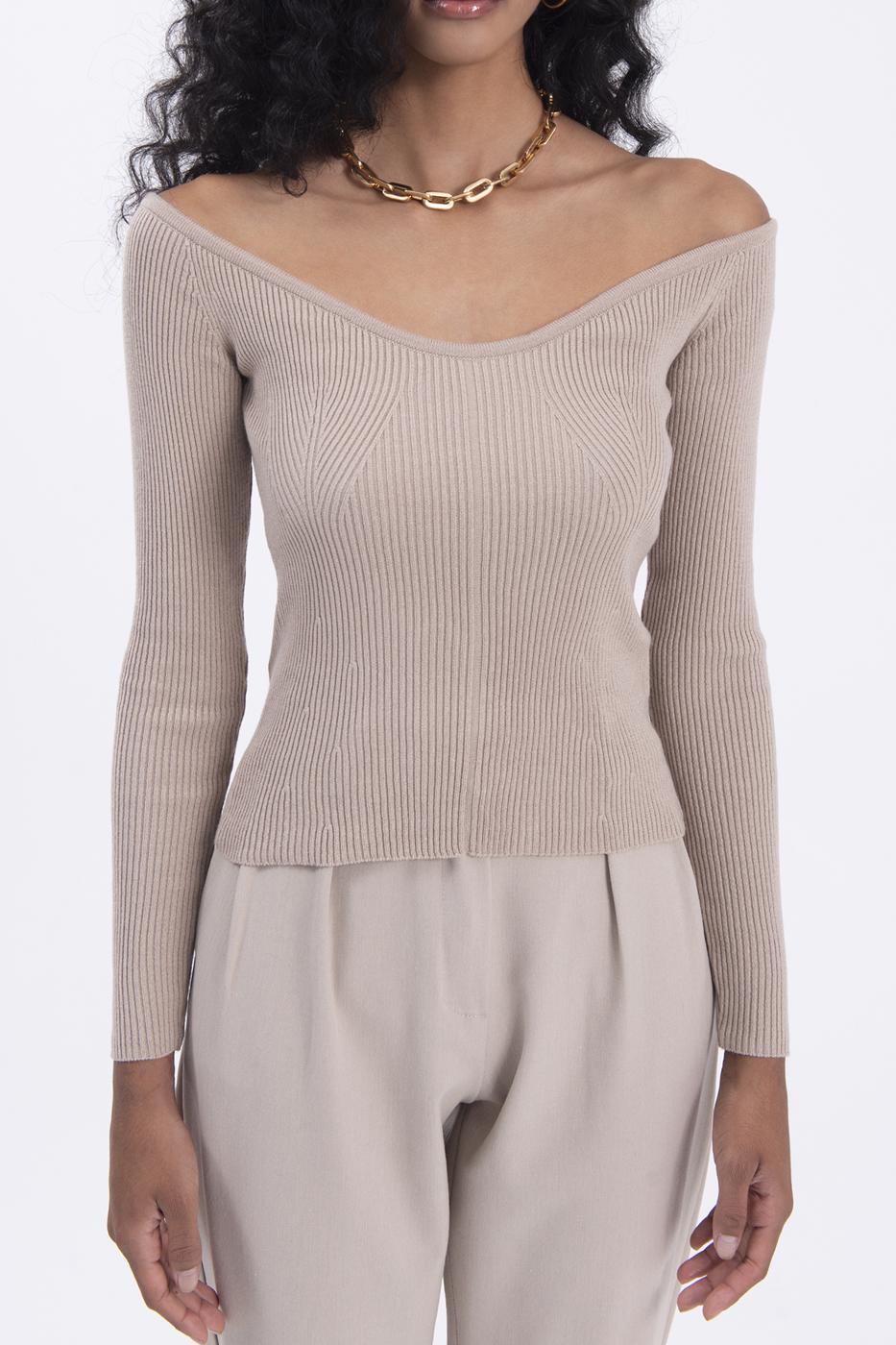 Bayan Bej Geniş Yaka Dekolteli Triko Top