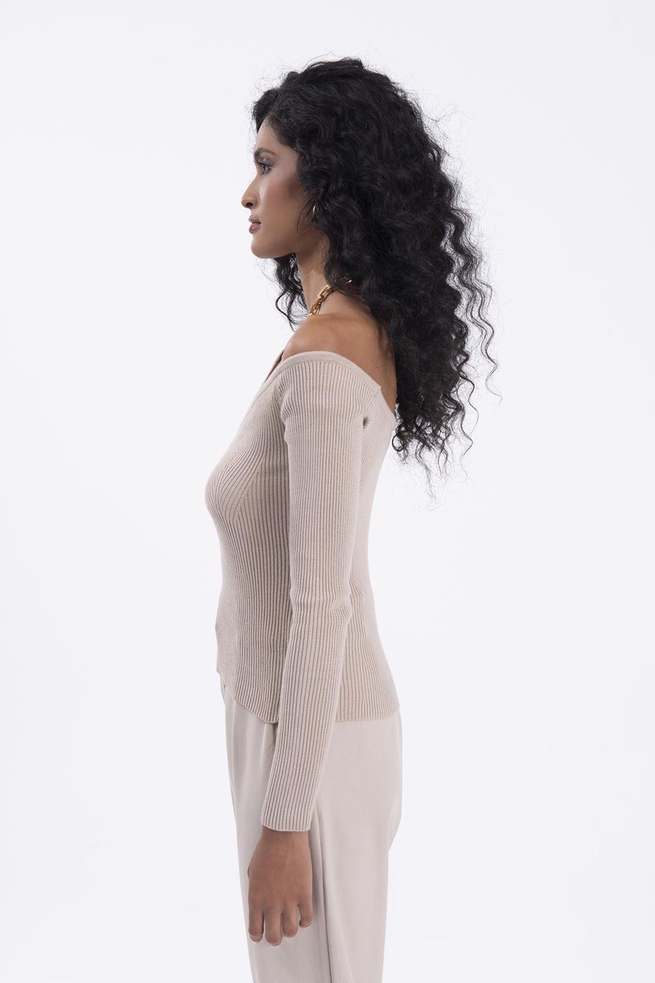 Bayan Bej Geniş Yaka Dekolteli Triko Top