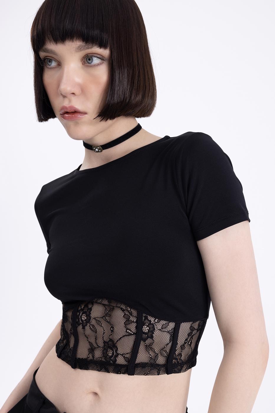 Bayan Siyah Dantel Detaylı Crop Body