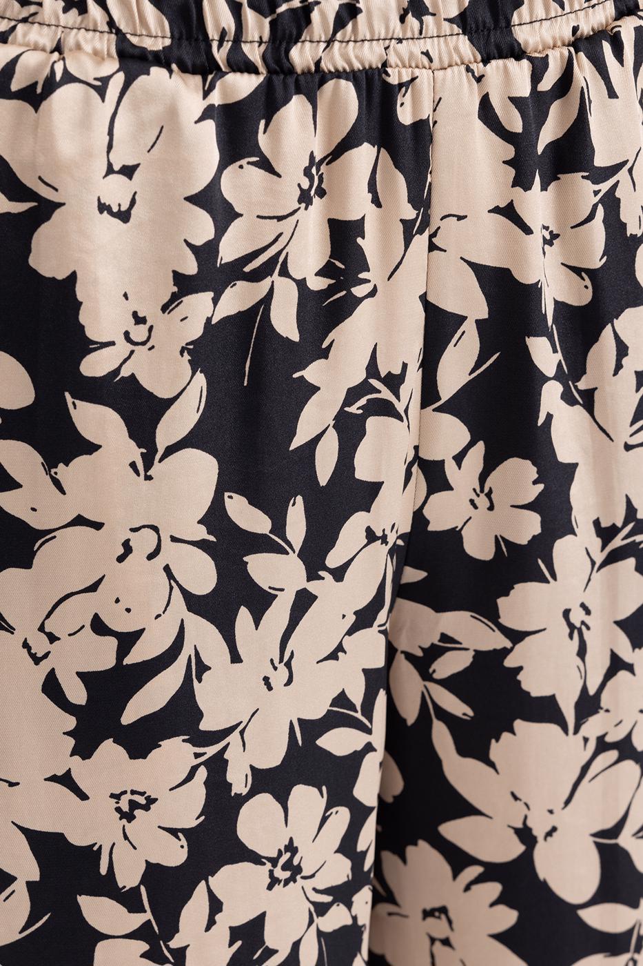 Bayan Siyah Saten Düz Kesim Pantolon