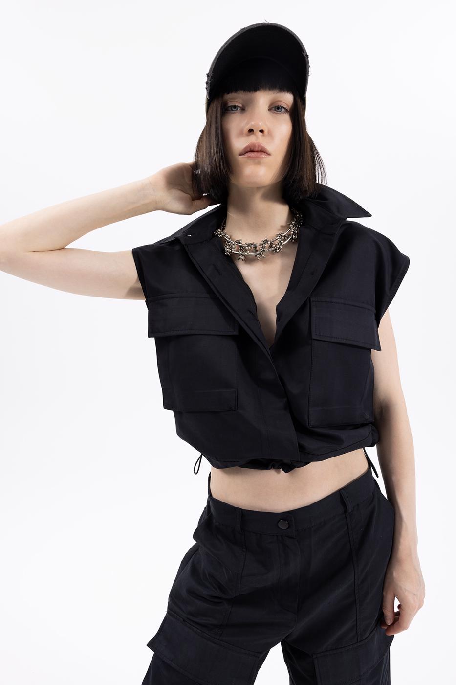 Bayan Siyah Cepli  Detaylı Crop Yelek