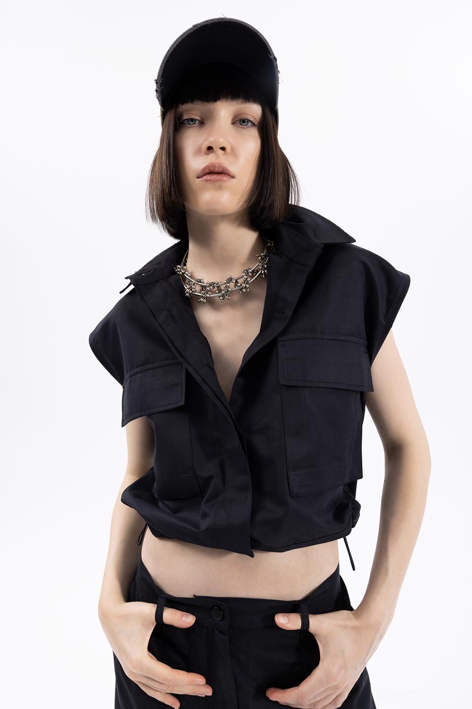 Bayan Siyah Cepli  Detaylı Crop Yelek