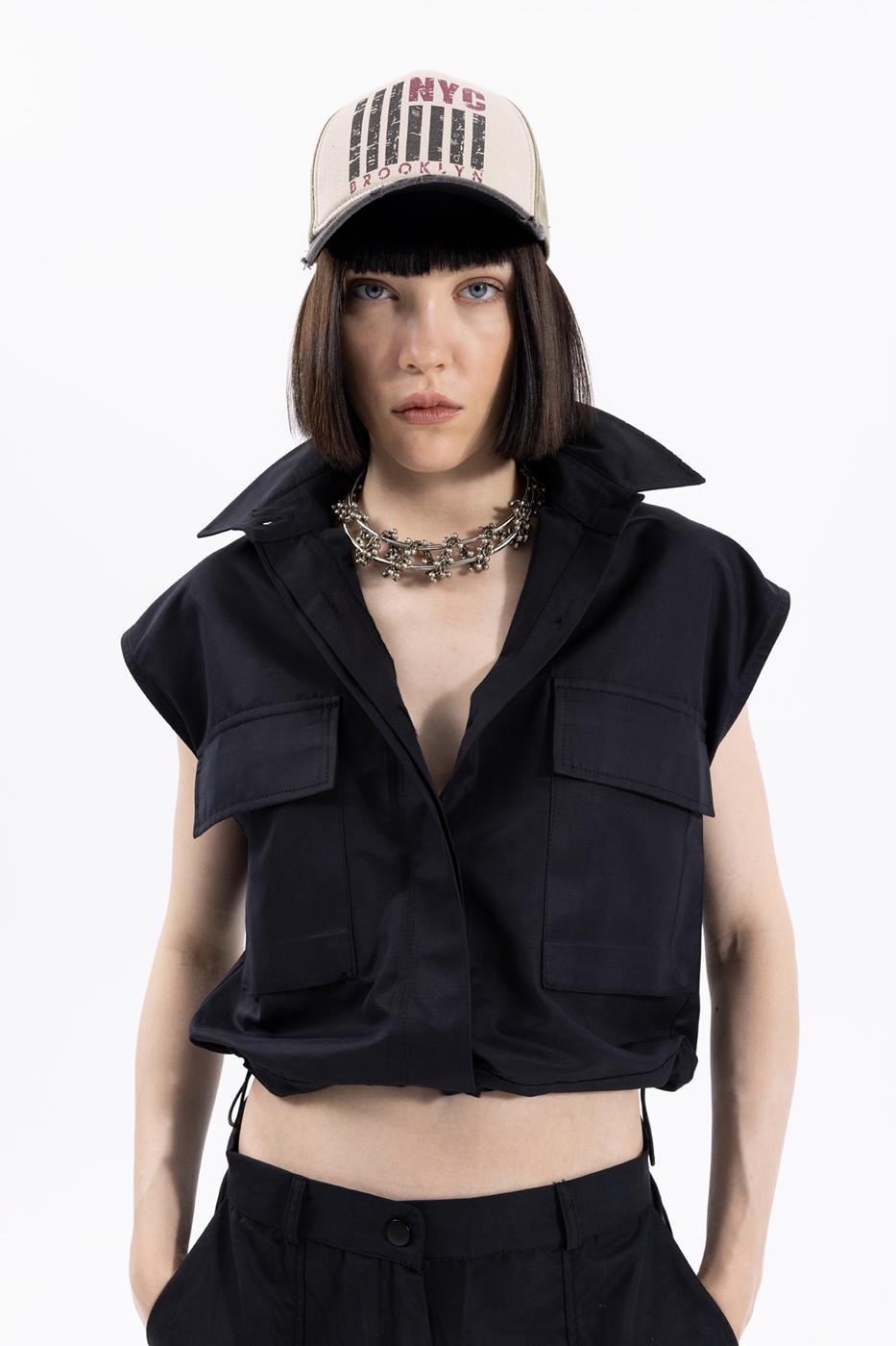 Bayan Siyah Cepli  Detaylı Crop Yelek