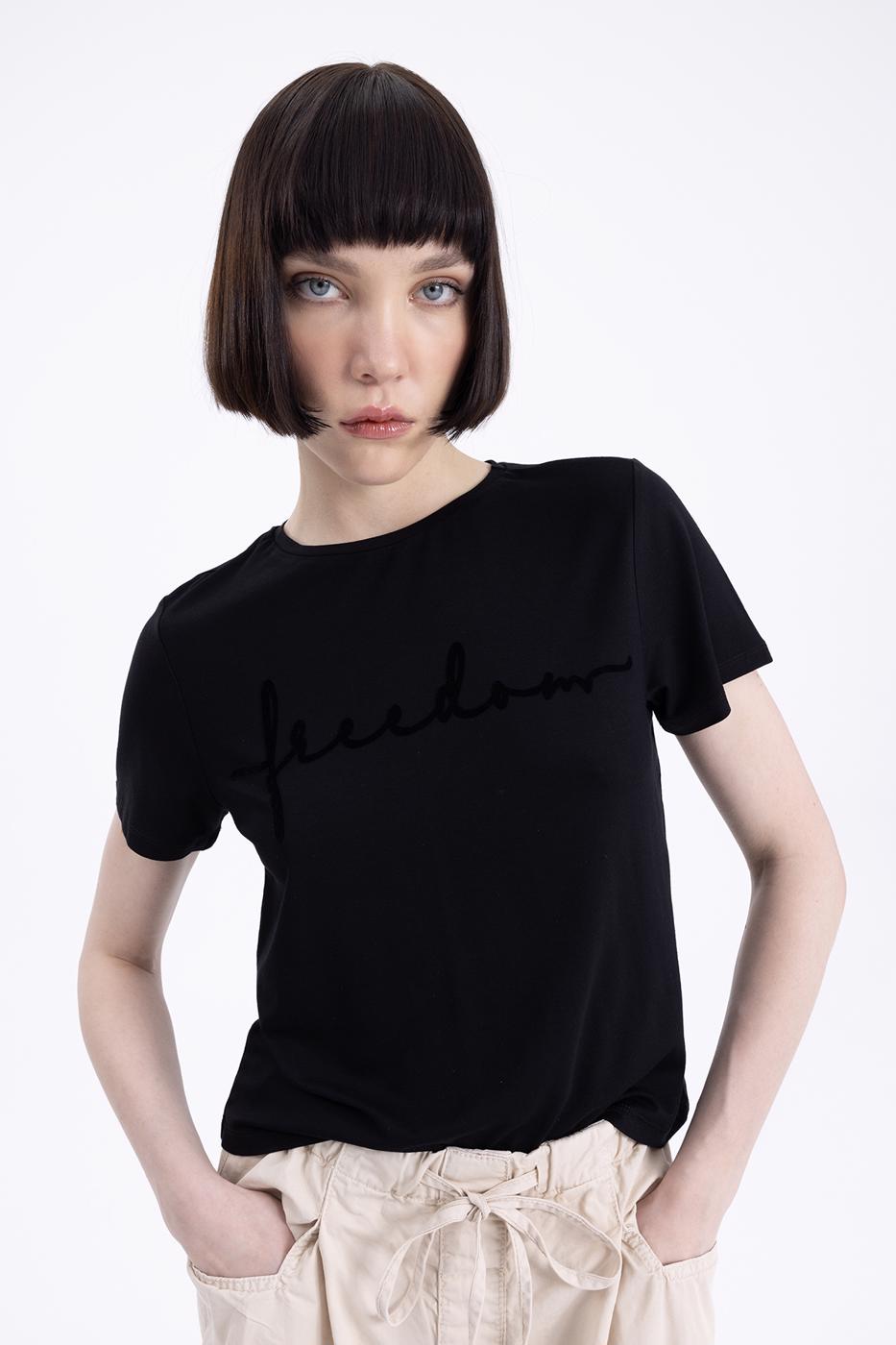 Bayan Siyah Flok Baskılı Basıc Tshırt